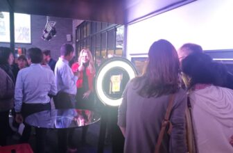 Pourquoi la borne photo est devenue incontournable en événement d’entreprise ?